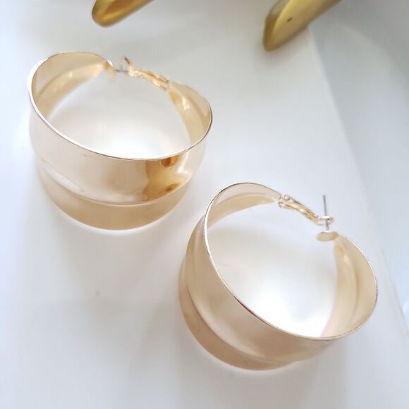 New! Zara Bright Golden Hoop Earrings - Picture 9 of 10